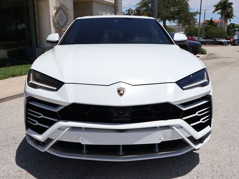 Used 2022 Lamborghini Urus AWD/4WD image 2