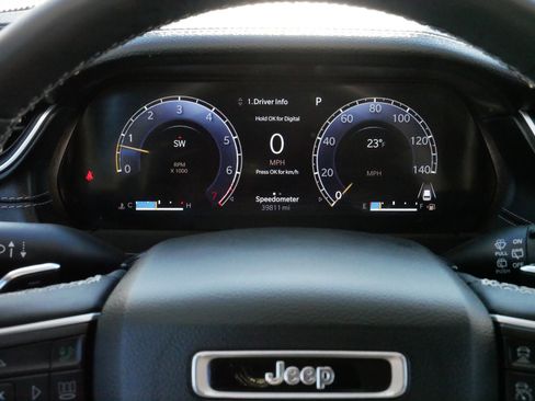 Used 2023 Jeep Grand Cherokee L Limited w/ Luxury Tech Group II image 21