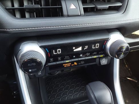 Certified 2022 Toyota RAV4 XLE image 17