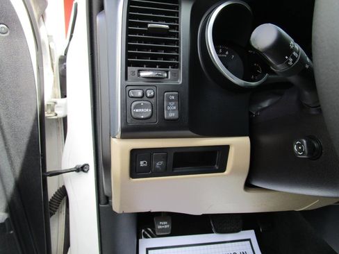 Used 2018 Toyota Sequoia Platinum image 18