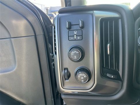 Certified 2018 Chevrolet Silverado 1500 LT w/ LT Convenience Package image 17