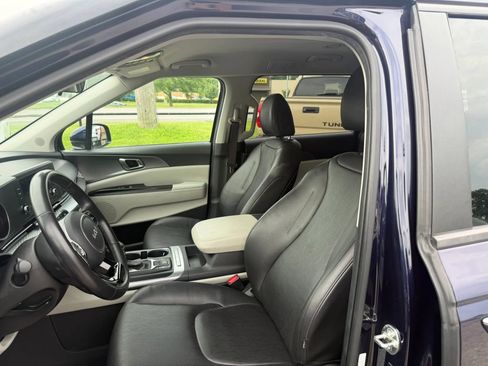 Used 2024 Kia Carnival LX FWD image 15