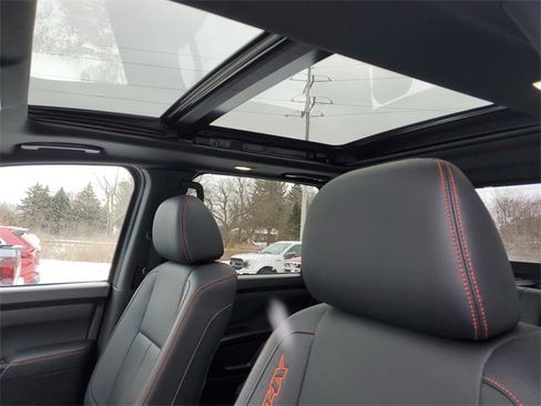 Used 2024 Nissan Titan PRO-4X w/ Pro-4x Convenience Package image 21