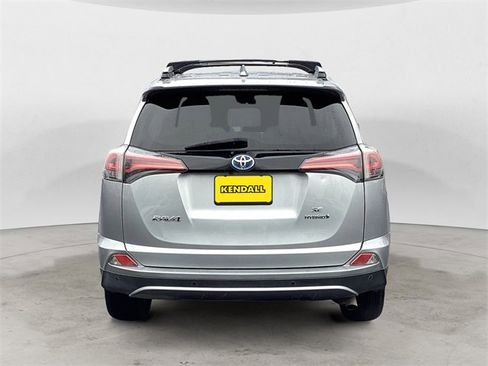 Used 2017 Toyota RAV4 SE image 4