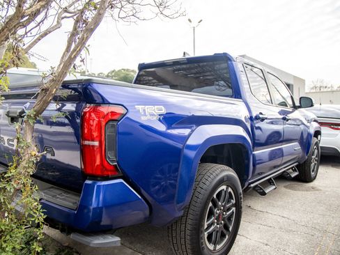 Used 2025 Toyota Tacoma TRD Sport image 6