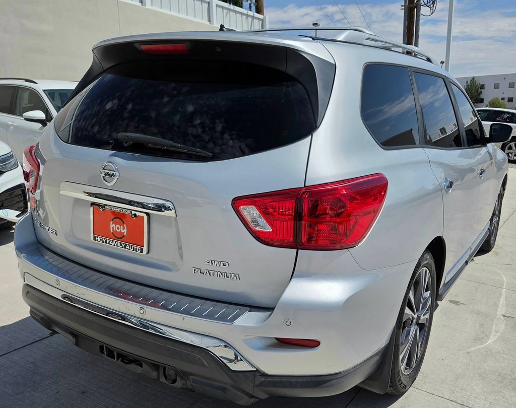 Used 2017 Nissan Pathfinder Platinum w/ Family Entertainment Package AWD/4WD image 8