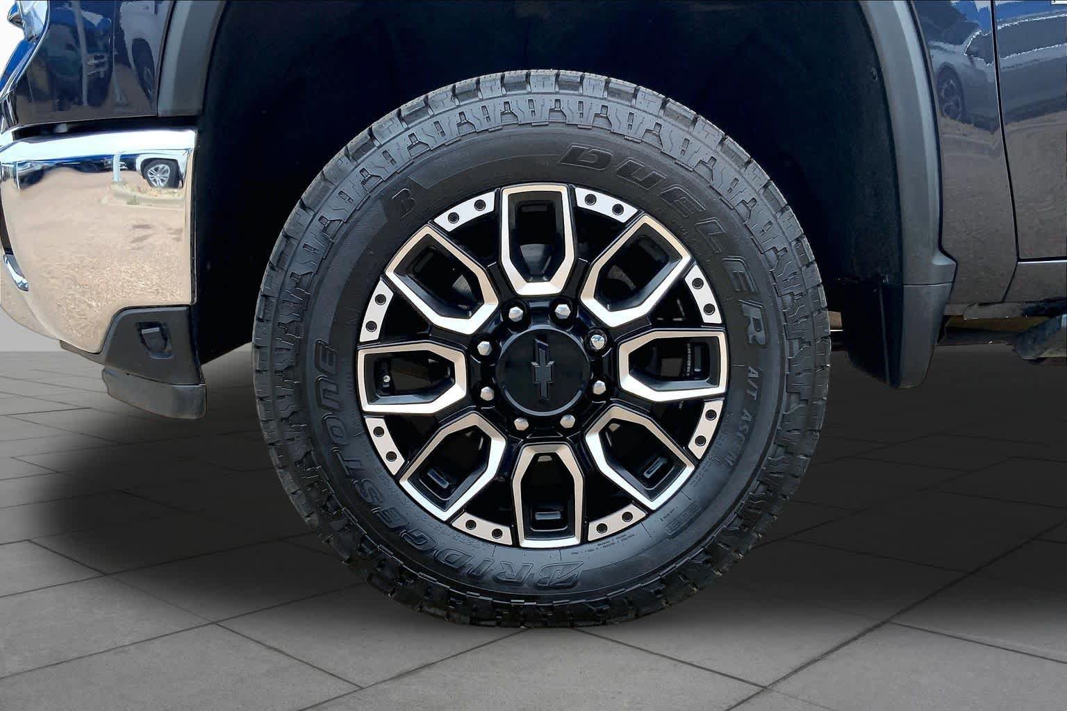 Used 2024 Chevrolet Silverado 2500 LTZ w/ LTZ Convenience Package AWD/4WD image 11