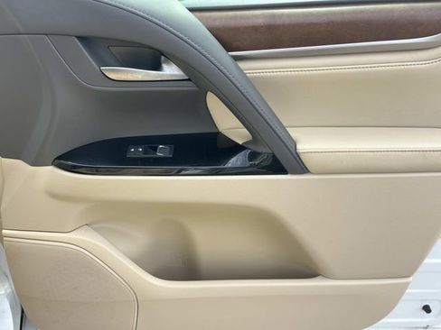 Used 2019 Lexus LX 570 4WD w/ Luxury Package image 27