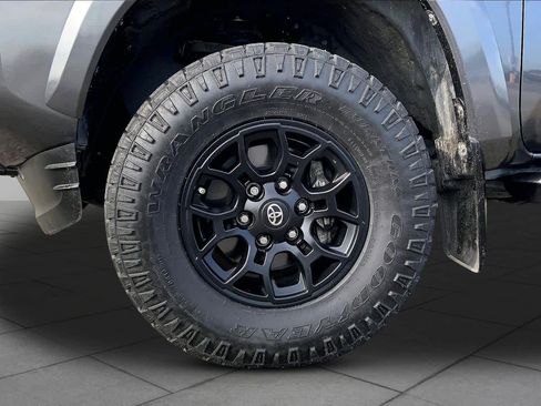 Used 2022 Toyota Tacoma SR5 image 11