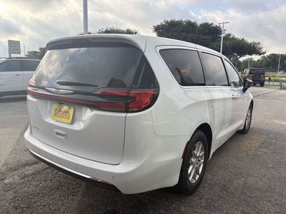 New 2026 Chrysler Pacifica Select