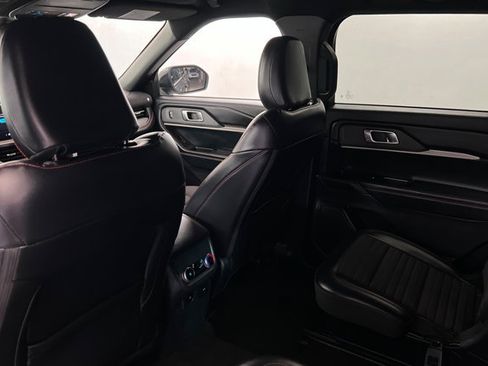 Used 2025 Ford Explorer ST-Line AWD/4WD image 19
