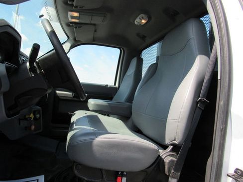 Used 2022 Ford F750 2WD Regular Cab Super Duty image 23