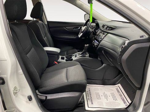 Used 2020 Nissan Rogue SV image 15
