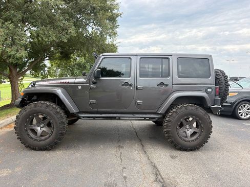 Used 2017 Jeep Wrangler Unlimited Rubicon w/ Cold Weather Group AWD/4WD image 5