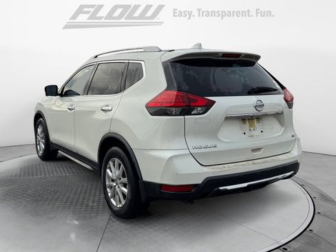 Used 2017 Nissan Rogue SV w/ SV Premium Package image 5