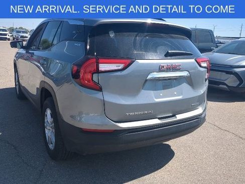 Used 2023 GMC Terrain SLE w/ Driver Convenience Package AWD/4WD image 3