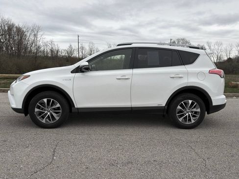 Used 2017 Toyota RAV4 XLE AWD/4WD image 38