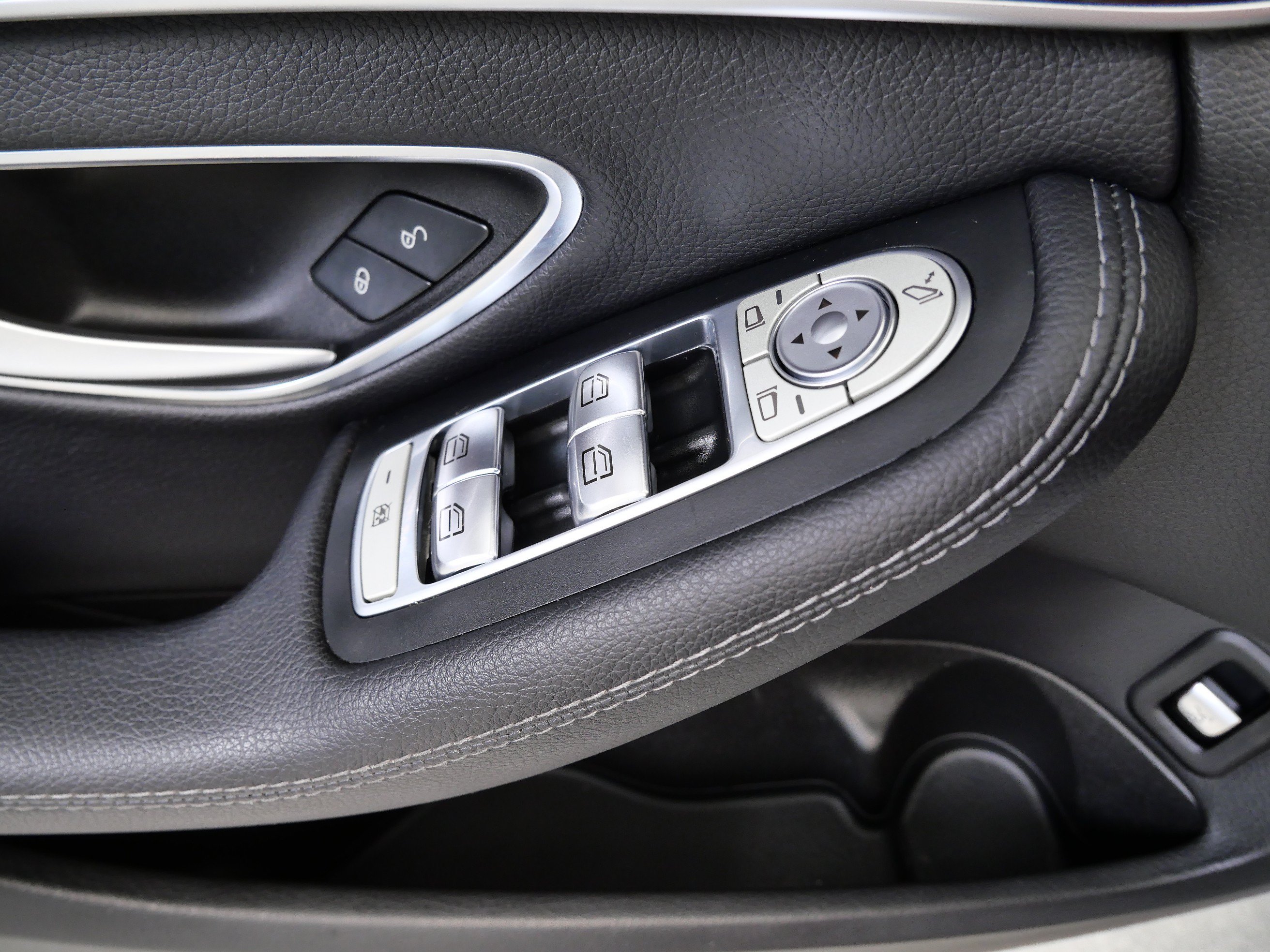 Used 2016 Mercedes-Benz C 300 4MATIC Sedan image 32