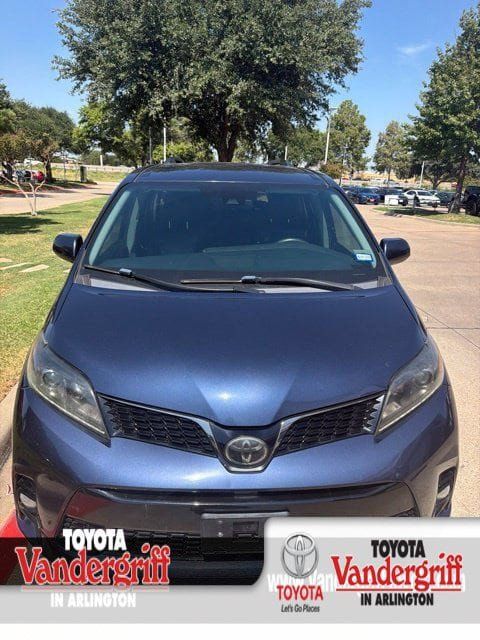 Used 2020 Toyota Sienna SE FWD image 1