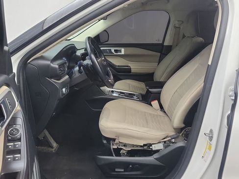 Used 2020 Ford Explorer XLT image 3