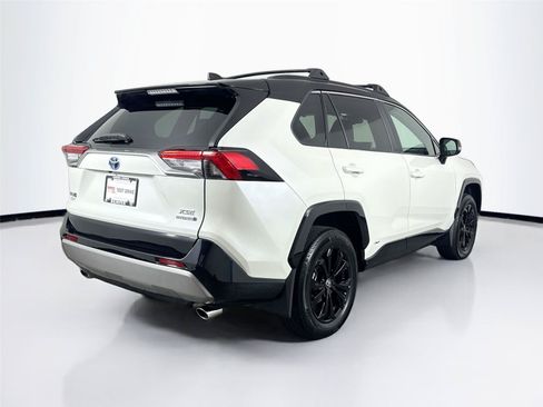 Used 2022 Toyota RAV4 XSE AWD/4WD image 2