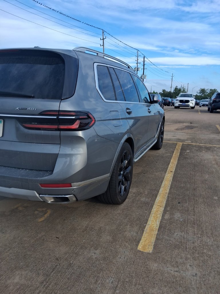 Used 2025 BMW X7 xDrive40i AWD/4WD image 3