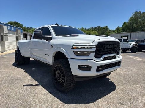 Used 2025 RAM 3500 Limited AWD/4WD image 4