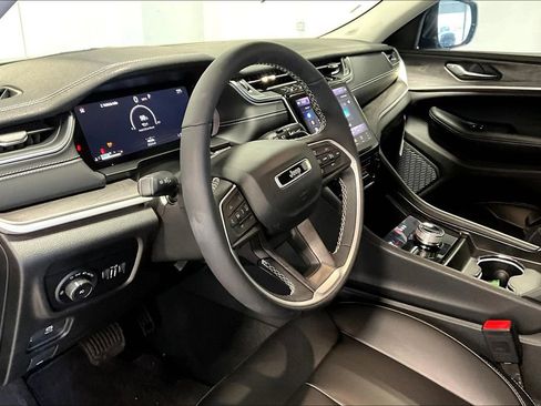 New 2024 Jeep Grand Cherokee Limited w/ Black Appearance Package AWD/4WD image 9