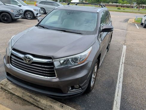 Used 2015 Toyota Highlander Limited Platinum AWD/4WD image 4