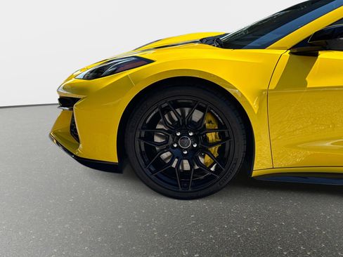 Used 2025 Chevrolet Corvette Z06 image 13