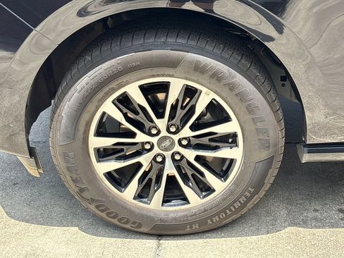 Certified 2025 Ford Expedition Platinum AWD/4WD image 13
