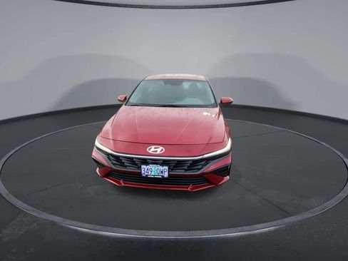 Used 2025 Hyundai Elantra SEL image 3