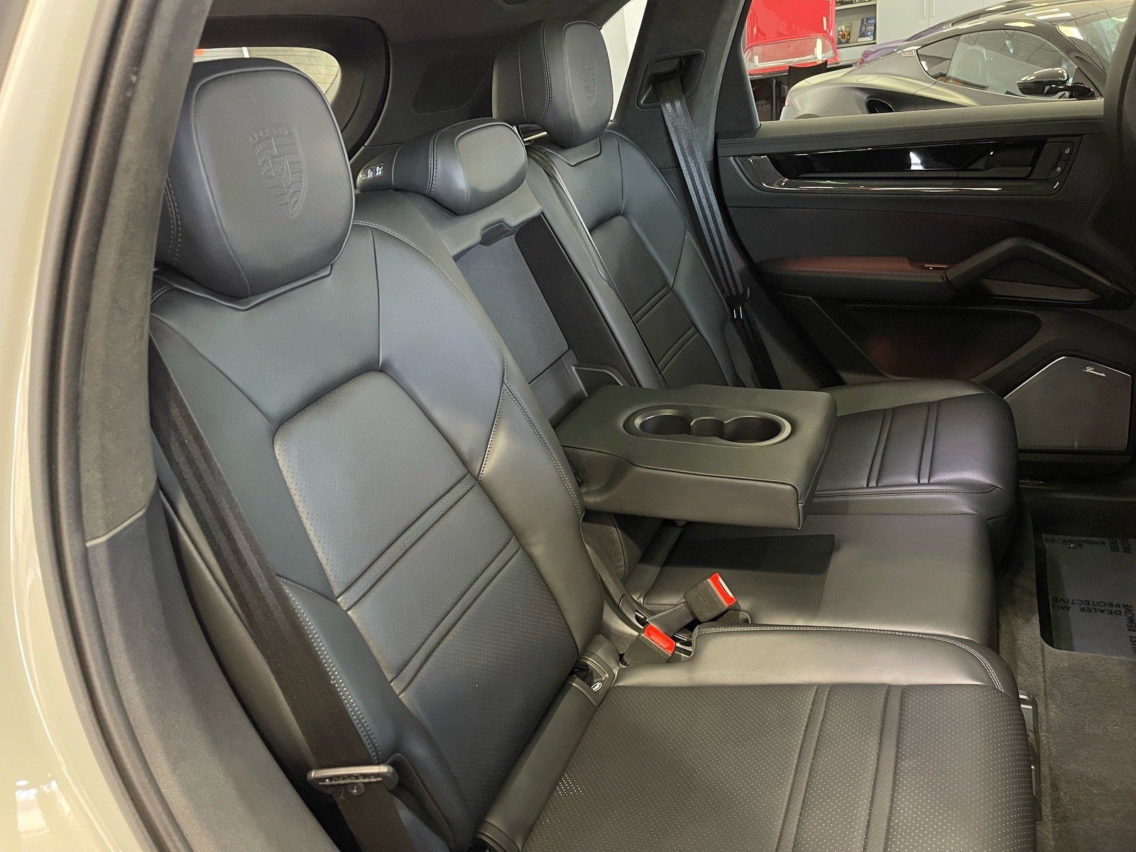 Used 2025 Porsche Cayenne GTS AWD/4WD image 46