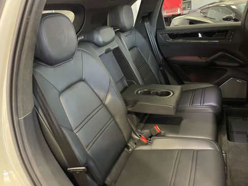 Used 2025 Porsche Cayenne GTS AWD/4WD image 46