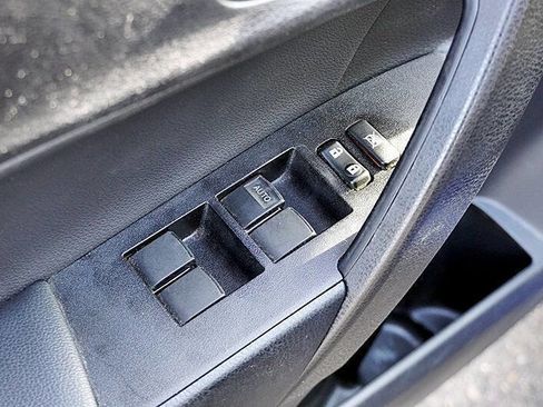 Used 2017 Toyota Corolla SE image 22