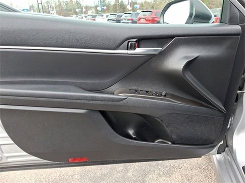 Used 2023 Toyota Camry SE image 12