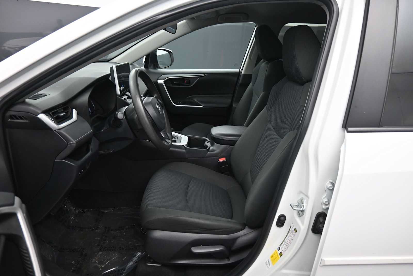 Certified 2023 Toyota RAV4 LE AWD/4WD image 18