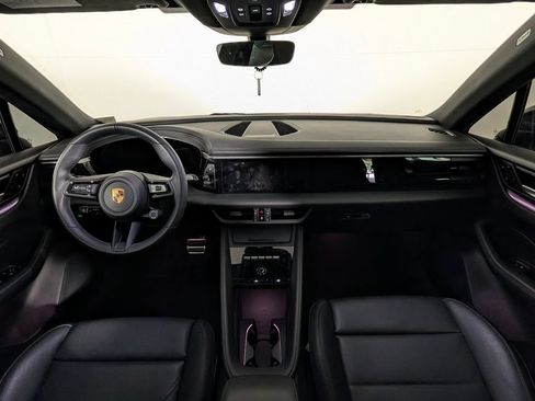 Certified 2025 Porsche Macan 4S Electric AWD/4WD image 18