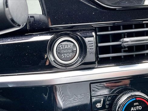 Used 2022 Nissan Pathfinder SV image 25