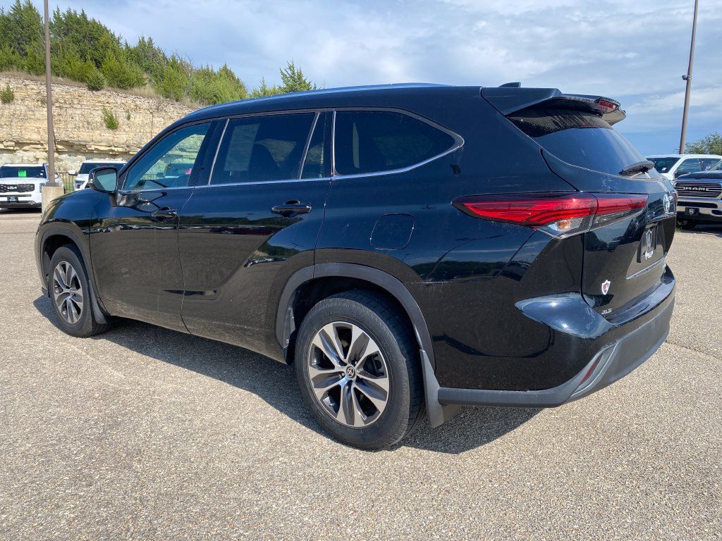 Used 2021 Toyota Highlander XLE AWD/4WD image 58