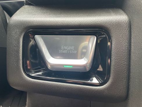 Used 2025 GMC Yukon Denali AWD/4WD image 38