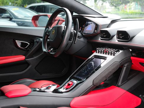 Used 2021 Lamborghini Huracan EVO RWD image 33