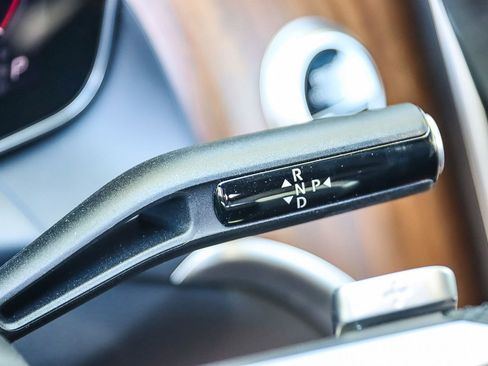 Used 2024 Mercedes-Benz GLC 300 4MATIC image 18