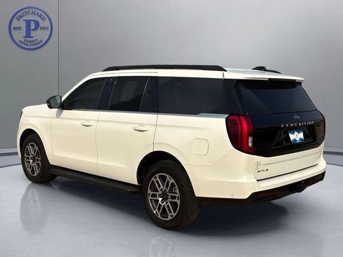 Used 2025 Ford Expedition Active AWD/4WD image 5