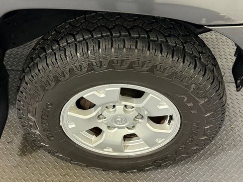 Used 2014 Toyota Tacoma 4x4 Double Cab w/ SR5 Package image 17