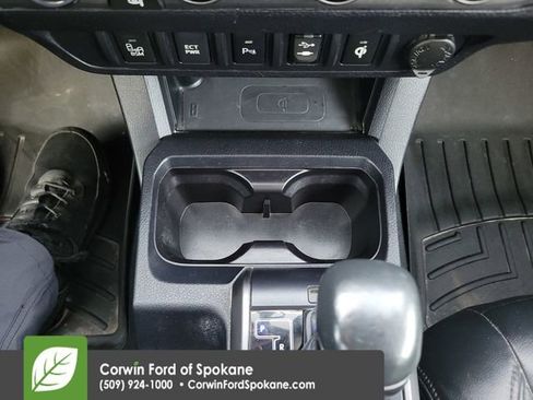 Used 2017 Toyota Tacoma TRD Off-Road image 32