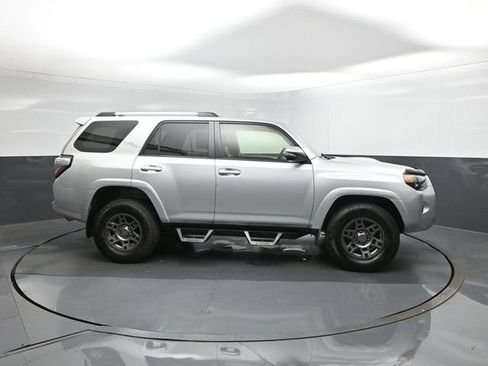 Used 2018 Toyota 4Runner TRD Off-Road Premium AWD/4WD image 11