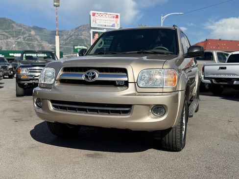 Used 2005 Toyota Sequoia SR5 RWD image 3