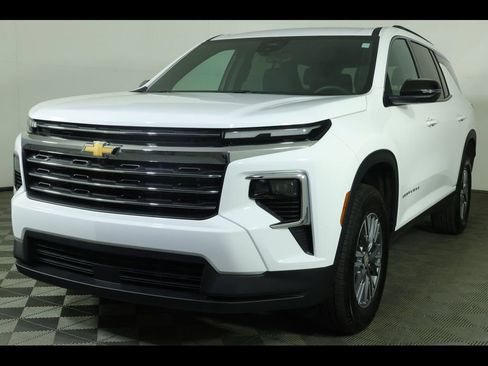 Used 2025 Chevrolet Traverse LT AWD/4WD image 56