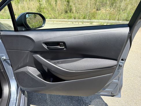 Used 2025 Toyota Corolla LE FWD image 14